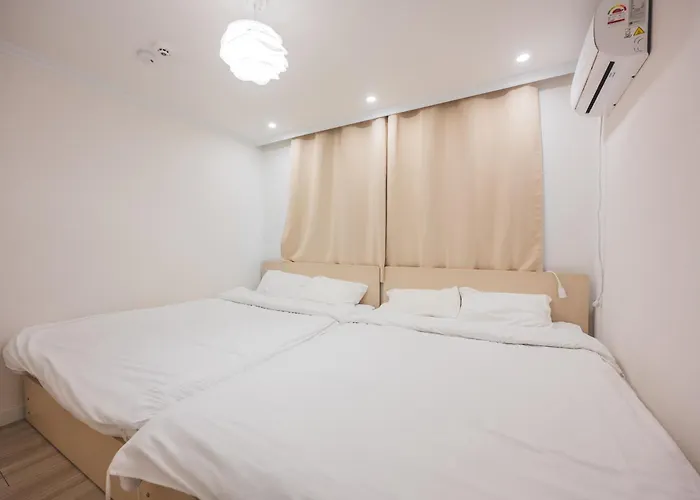 Hongik Entrance Station 11 People Luxury House 2bathrooms 4 Ooftop Exclusive Use Daire