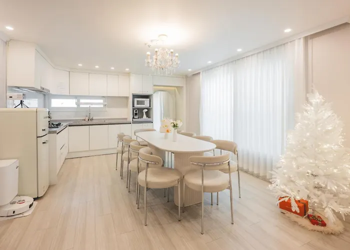 Hongik Entrance Station 11 People Luxury House 2bathrooms 4 Ooftop Exclusive Use Daire Seul