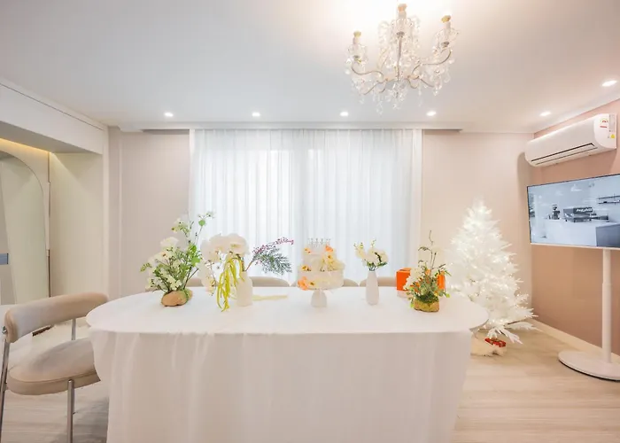 Hongik Entrance Station 11 People Luxury House 2bathrooms 4 Ooftop Exclusive Use Seul